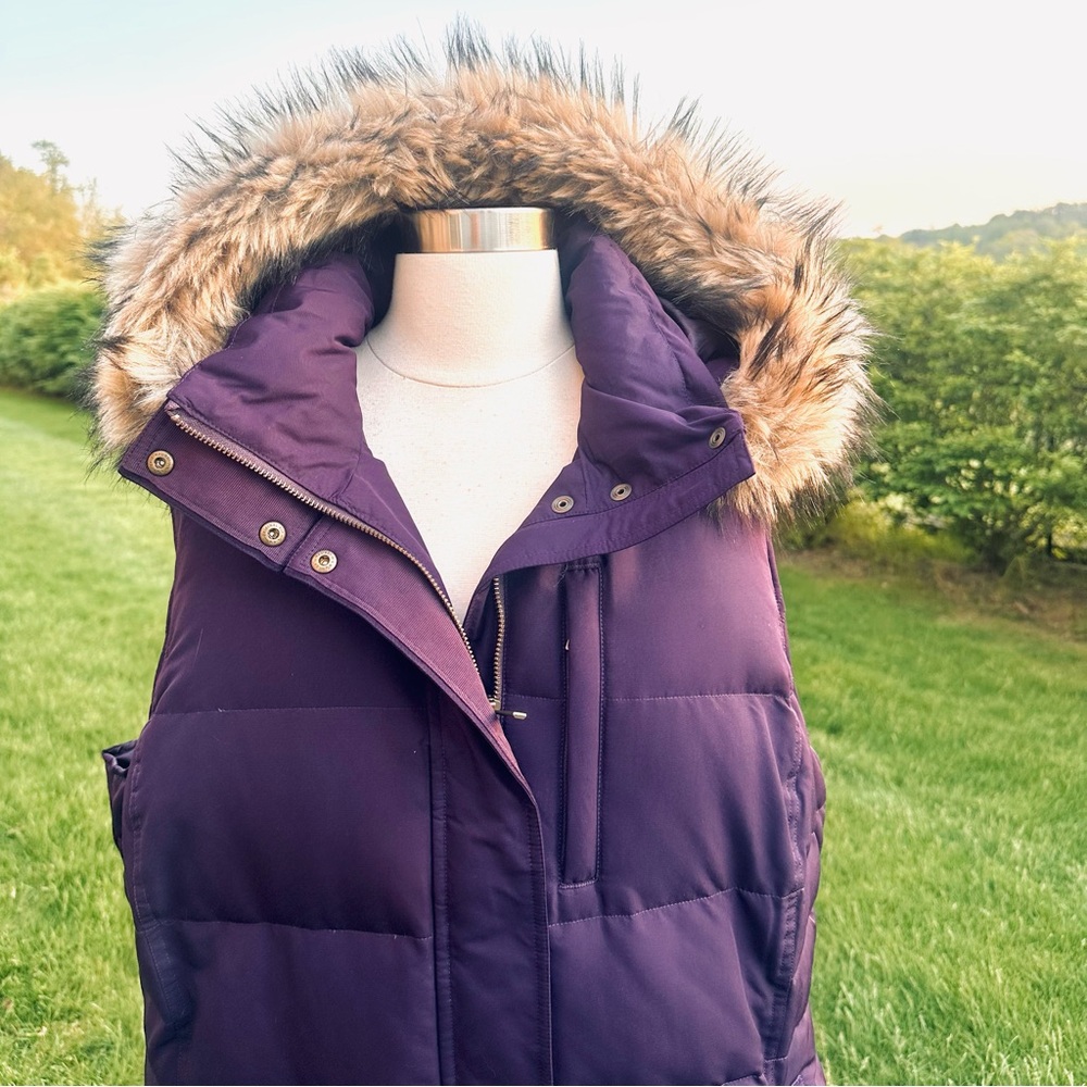 Lands’ End down puffer plus size vest with detachable hood - Picture 11 of 15